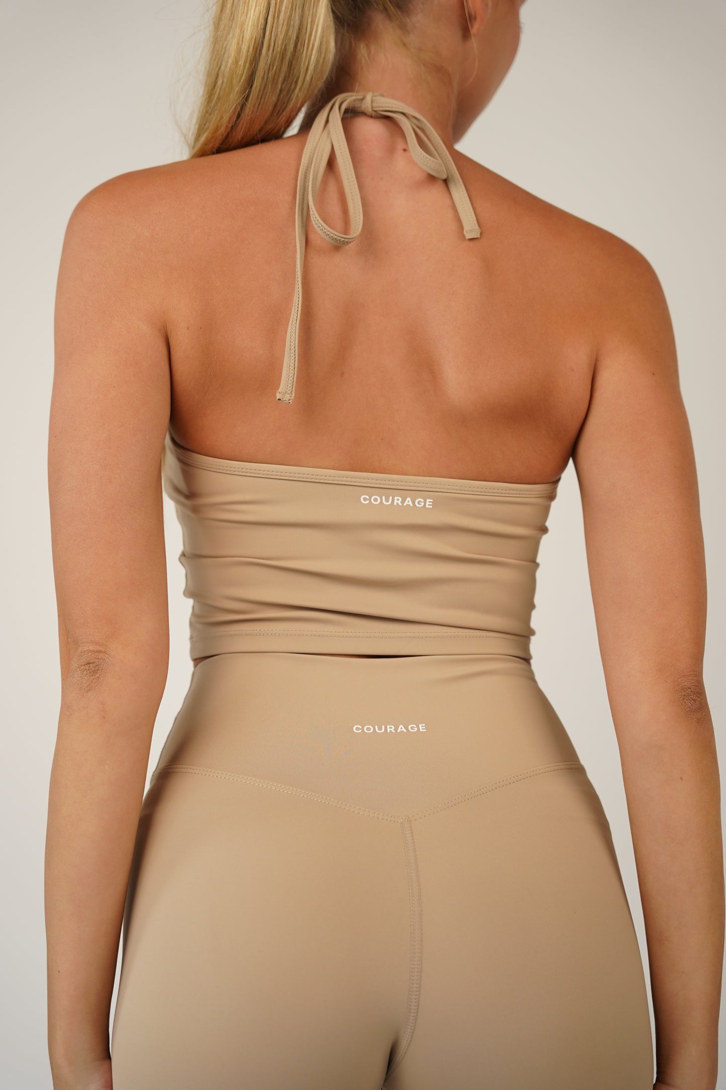 Halter tie tank